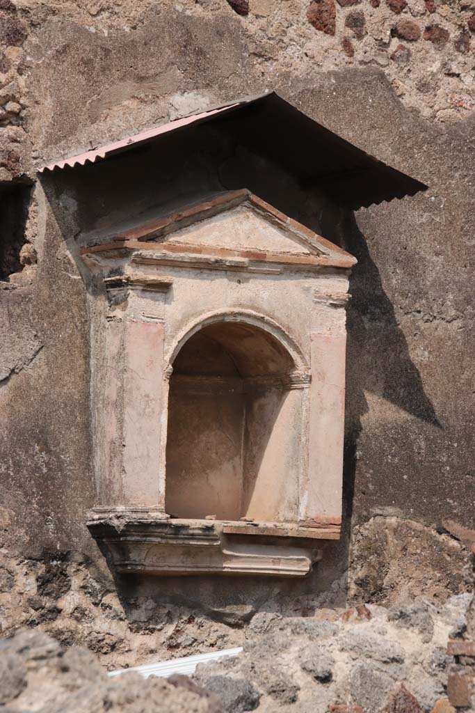 VI.12.2 Pompeii. September 2021.
Looking towards north wall of Kitchen, arched niche lararium with aedicula façade.
Photo courtesy of Klaus Heese