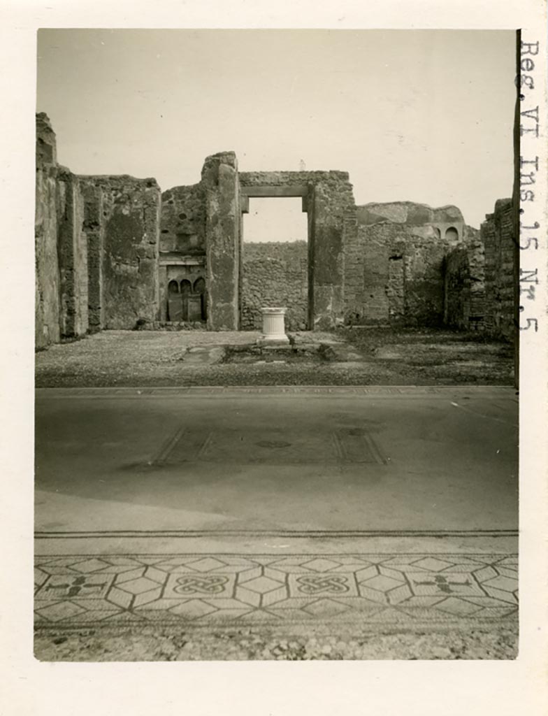VI.15.5 Pompeii. Pre-1937-39. Room 1, looking east across atrium towards entrance doorway from tablinum.
Photo courtesy of American Academy in Rome, Photographic Archive. Warsher collection no. 1436.