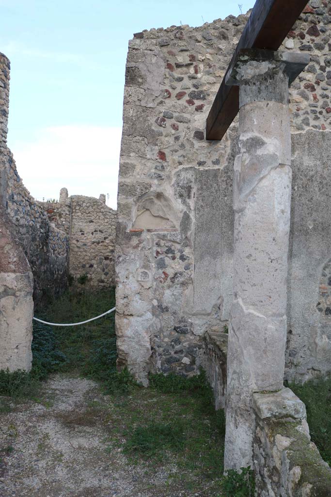 VII.1.47 Pompeii. December 2018.
Peristyle 19, looking east into room on north-east side. Photo courtesy of Aude Durand.