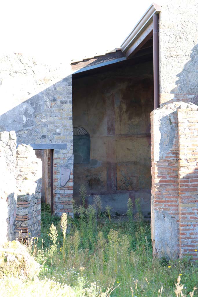 VII.2.25 Pompeii. December 2018.
Looking east across garden area towards niche in east wall. Photo courtesy of Aude Durand.
According to Boyce –
in the east wall of the oecus opening off the east side of the viridarium is an arched niche (h.1.18, w.0.87, d.0.30, h. above floor 1.52) the inside walls of the niche were painted green and blue and the ceiling was a shell of stucco.
The wall around the niche was painted with a garden decoration of plants, flowers and birds.
See Boyce G. K., 1937. Corpus of the Lararia of Pompeii. Rome: MAAR 14. (p.63, no. 254)
Breton said that there were five bronze Penates discovered here, but these were not mentioned elsewhere.
See Breton, Ernest. 1870. Pompeia, Guide de visite a Pompei, 3rd ed. Paris, Guerin. Breton, (p. 412)
See Bragantini, de Vos, Badoni, 1986. Pitture e Pavimenti di Pompei, Parte 3. Rome: ICCD. (p.80)
See Giacobello, F., 2008. Larari Pompeiani: Iconografia e culto dei Lari in ambito domestico. Milano: LED Edizioni, (p.279 no.V63)