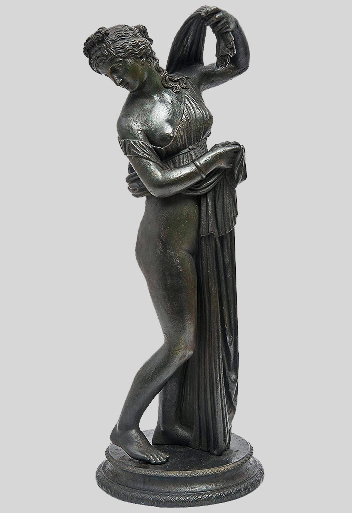 Bronze copy of Venus Callipyge for the Grand Tour and tourists by Giorgio Sommer c.1900.
This particular cast bronze is signed Sommer Napoli on the plinth.