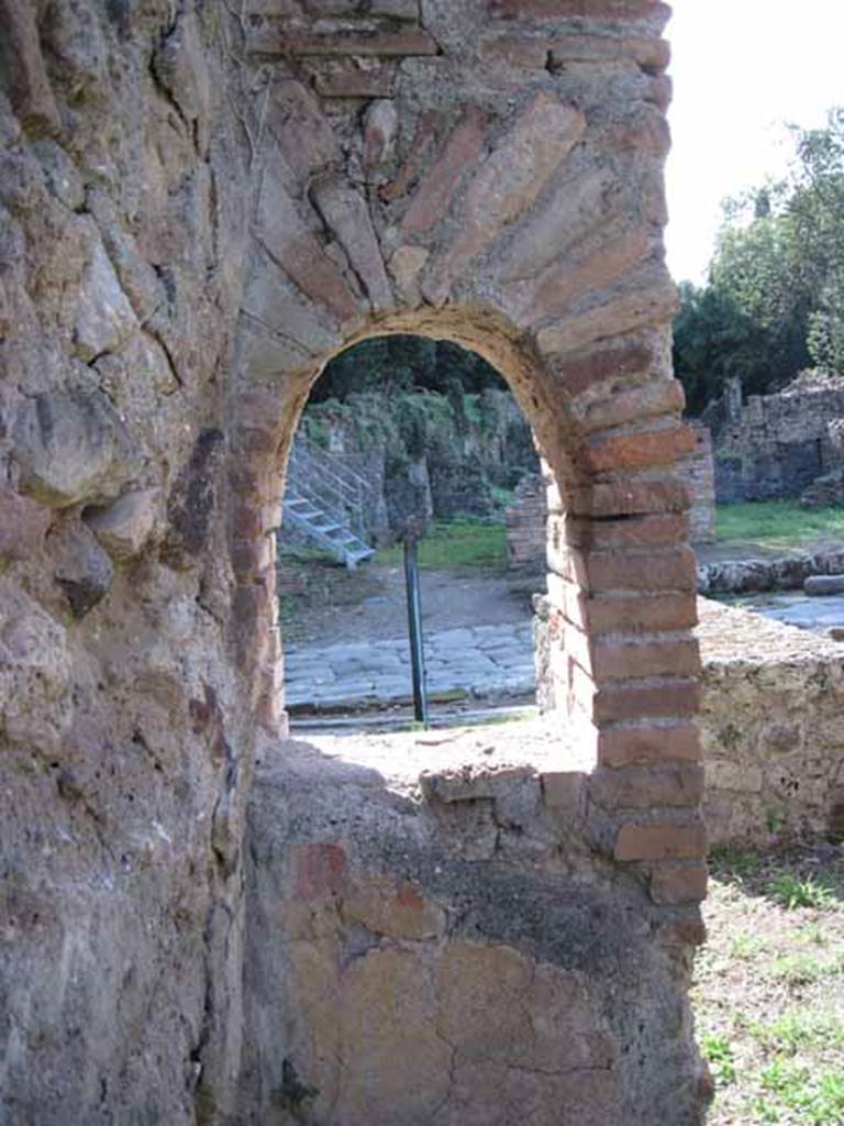 I.1.2 Pompeii. September 2010. Detail window/niche on south side of doorway, looking west. Photo courtesy of Drew Baker.