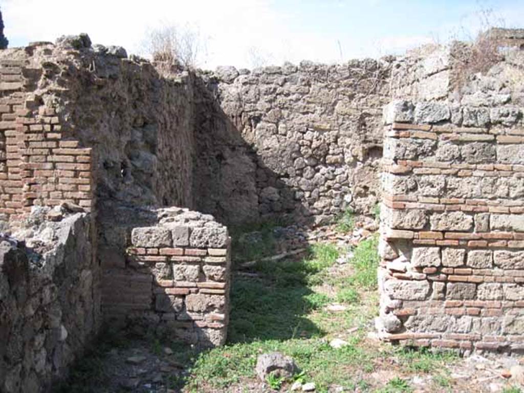 I.1.3 Pompeii. September 2010.
Looking north through doorway of small room “e” in north-west corner of yard area. Photo courtesy of Drew Baker.