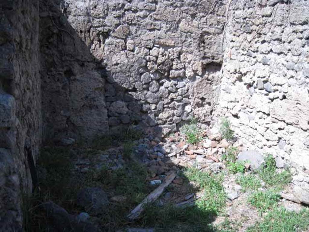 I.1.3 Pompeii. September 2010. Looking north in small room “e” on north-west corner of yard area. Photo courtesy of Drew Baker.