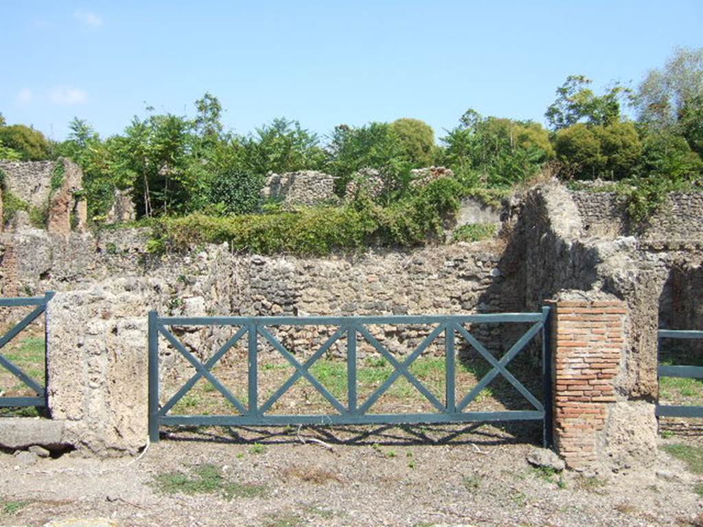 I.1.6 Pompeii. September 2005. Entrance to shop, linked to another inn at I.1.8.
See - Packer, Jim, Inns at Pompeii: a short survey. In Cronache Pompeiane, IV, 1978, (p.6-9).