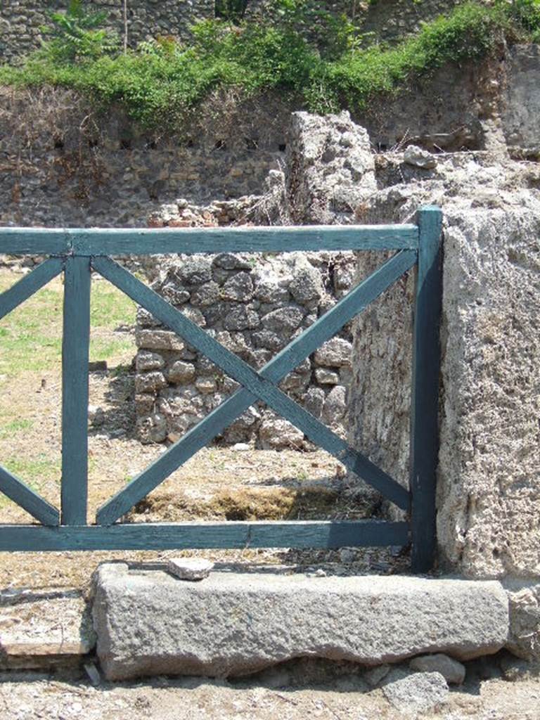 I.1.7 Pompeii. September 2005. Entrance to stairs to upper floor dwellings. The stairs would probably have led to two apartments at the front of the upper floor. One would have been above the room at I.1.6 and the room behind it. The other would have been above the rooms of I.1.9 and the two rooms at the front of I.1.8. To the rear of these apartments would have been the unroofed open courtyard of I.1.8.