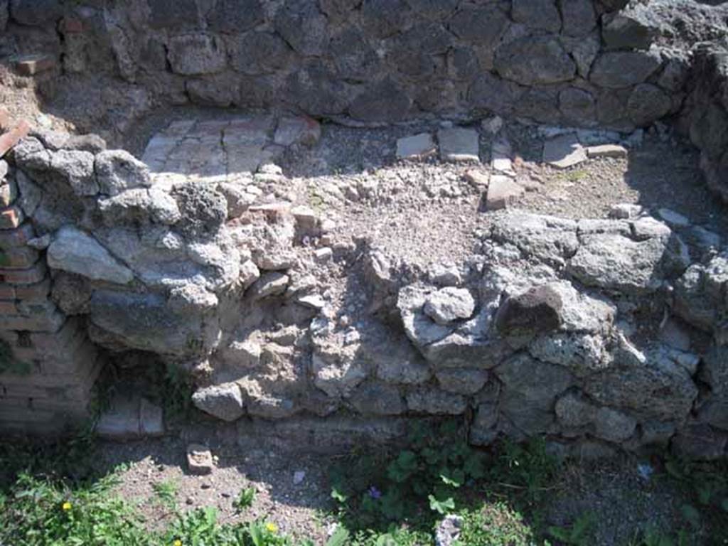 I.1.8 Pompeii. September 2010. Feature detail hearth on south wall of main entrance room. Looking south. Photo courtesy of Drew Baker.