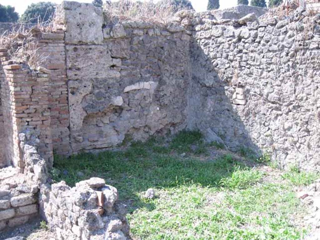 I.1.8 Pompeii. September 2010. North-west corner of dormitory on north side of yard. Looking west. Photo courtesy of Drew Baker.
