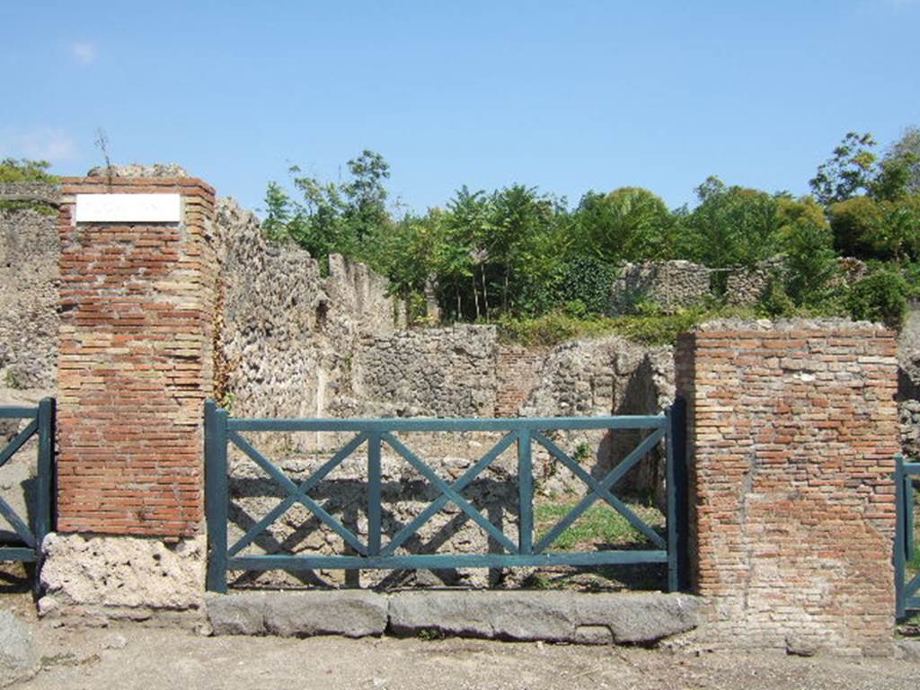 I.1.9 Pompeii. September 2005. Entrance.
See - Packer, Jim, Inns at Pompeii: a short survey. In Cronache Pompeiane, IV, 1978, (p.6-9).