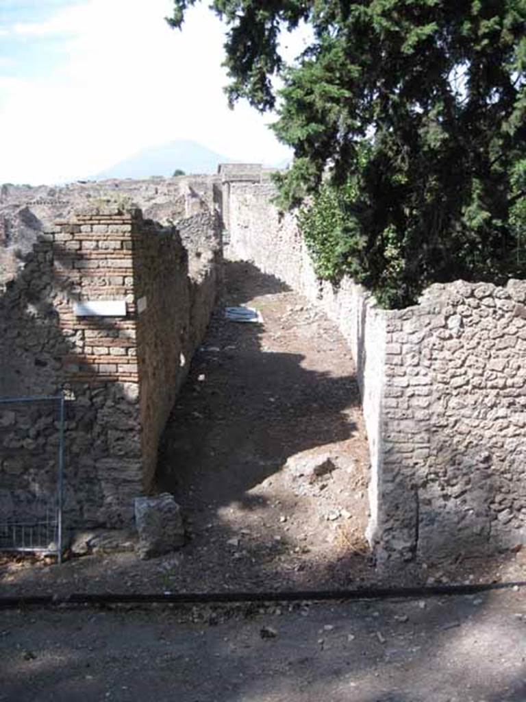 1.1.10 Pompeii. September 2010. East end of insula of I.1, with street altar on its corner. Looking north along unnamed vicolo between I.1 and I.5.
Photo courtesy of Drew Baker.