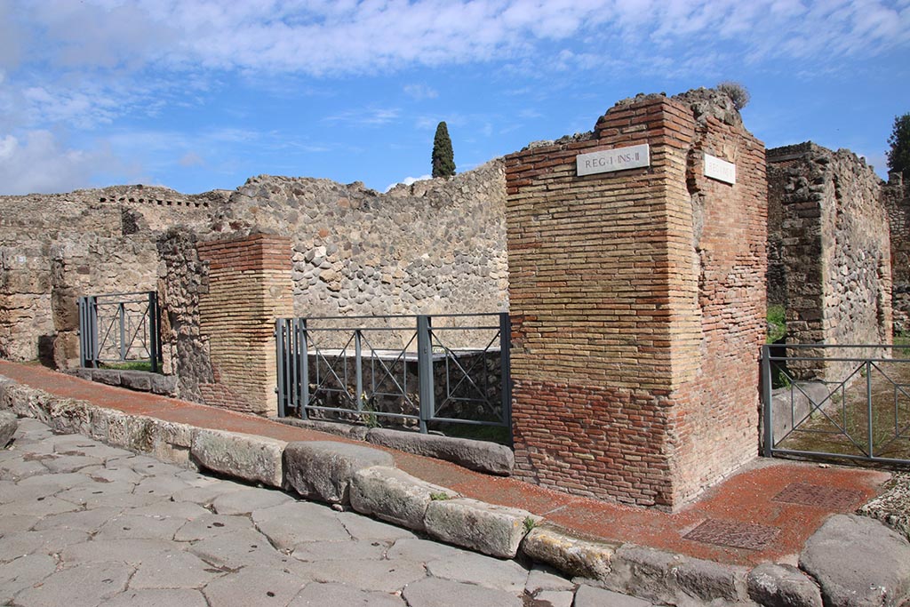 I.2.1 Pompeii. October 2024.
Looking north-east from Via Stabiana, with Vicolo del Conciapelle, and entrance I.2.32, on right. Photo courtesy of Klaus Heese.