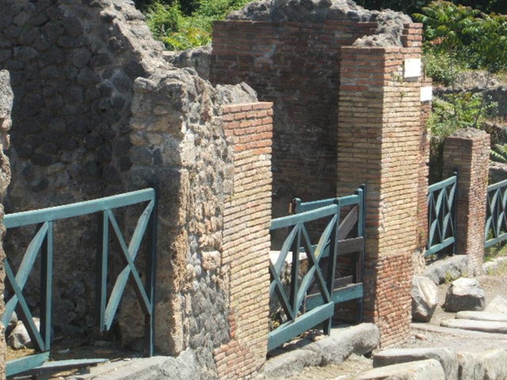 I.2.2 and I.2.1 Pompeii. September 2005. Looking south along east side of Via Stabiana.