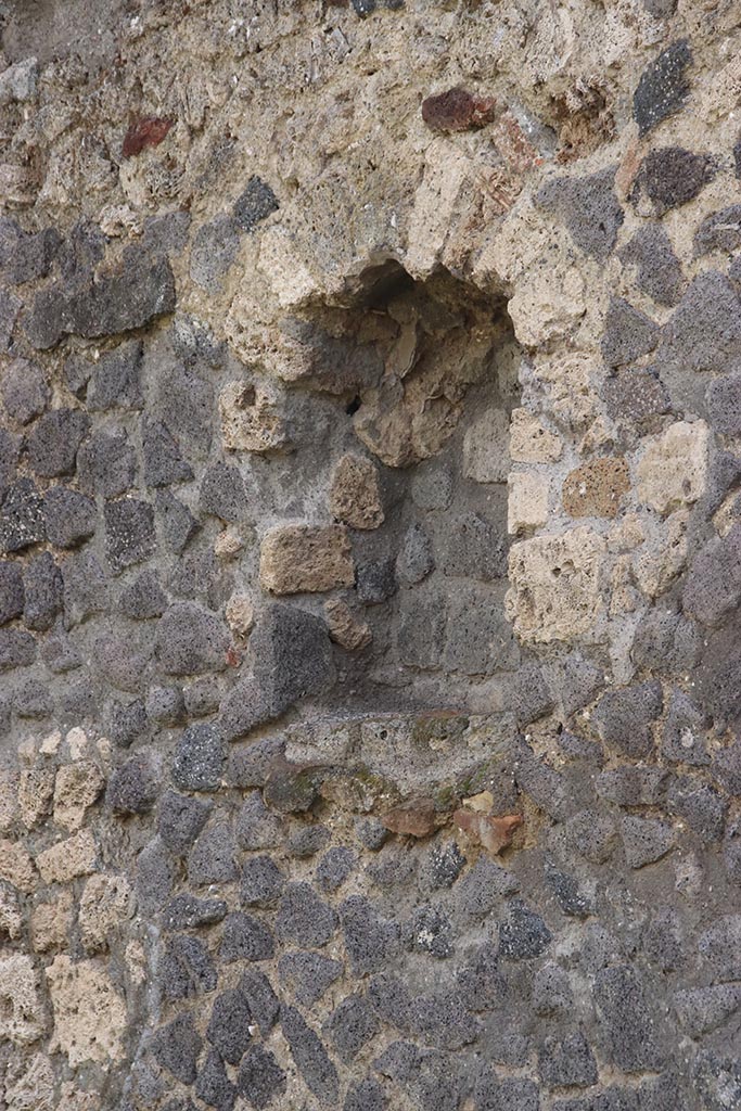 I.2.3 Pompeii. October 2024. Niche on south wall of atrium, at east end. Photo courtesy of Klaus Heese