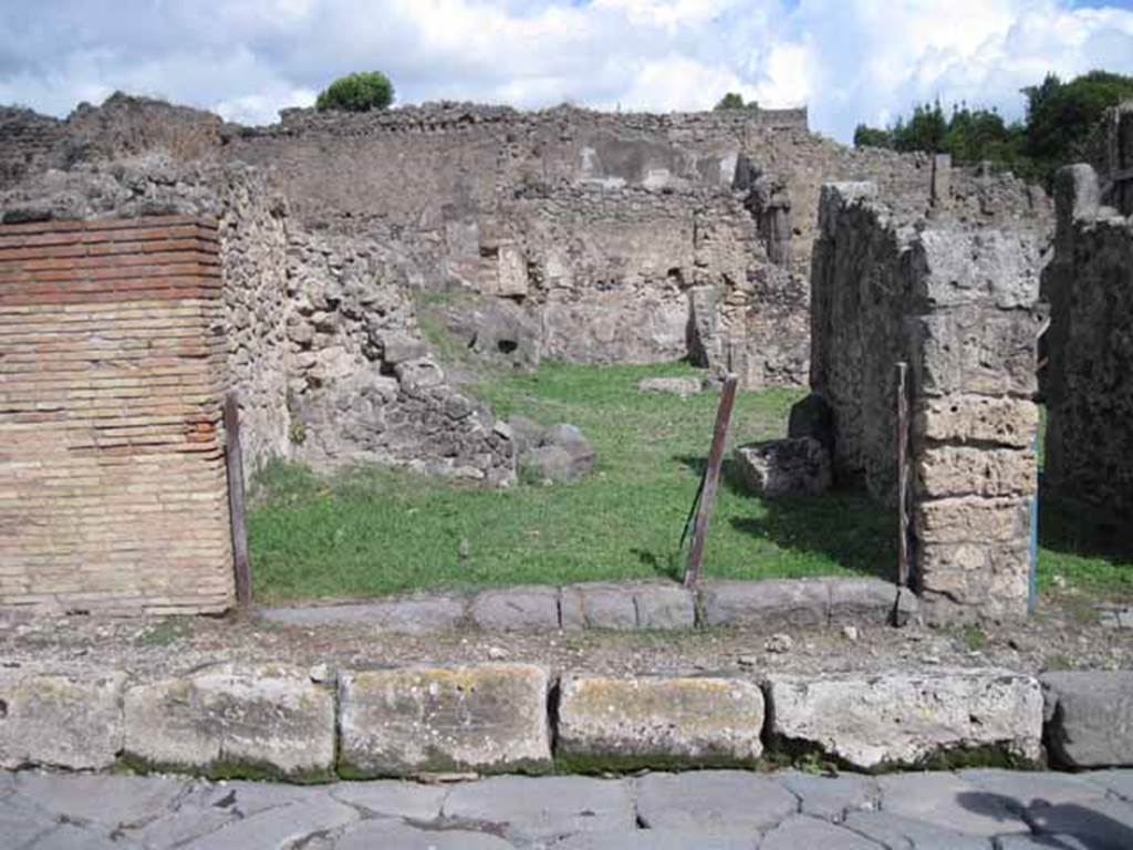 1.2.4 Pompeii. September 2010. Entrance doorway, looking east from Via Stabiana. Courtesy of Drew Baker.