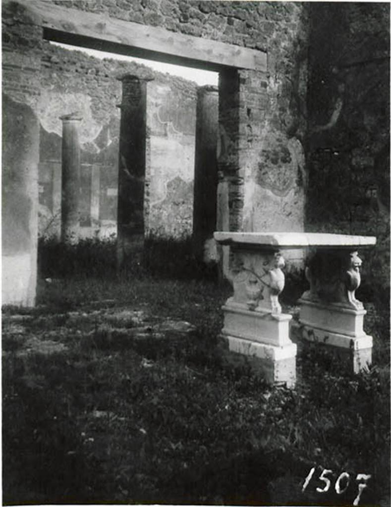 1.2.6 Pompeii. 1935 photo taken by Tatiana Warscher. Looking south-east from atrium towards peristyle.
See Warscher T., 1935. Codex Topographicus Pompeianus: Regio I.2. (no.13), Rome:DAIR, whose copyright it remains.