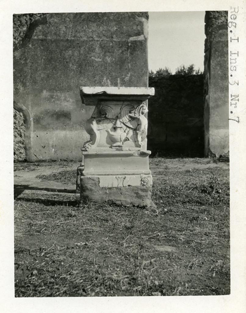 1.2.6 Pompeii but shown as I.3.7 on photo. Pre-1937-39.
Looking south across atrium towards doorway to room “d”.
On the north side of the table, a vase can be seen.
Photo courtesy of American Academy in Rome, Photographic Archive. Warsher collection no. 1808.