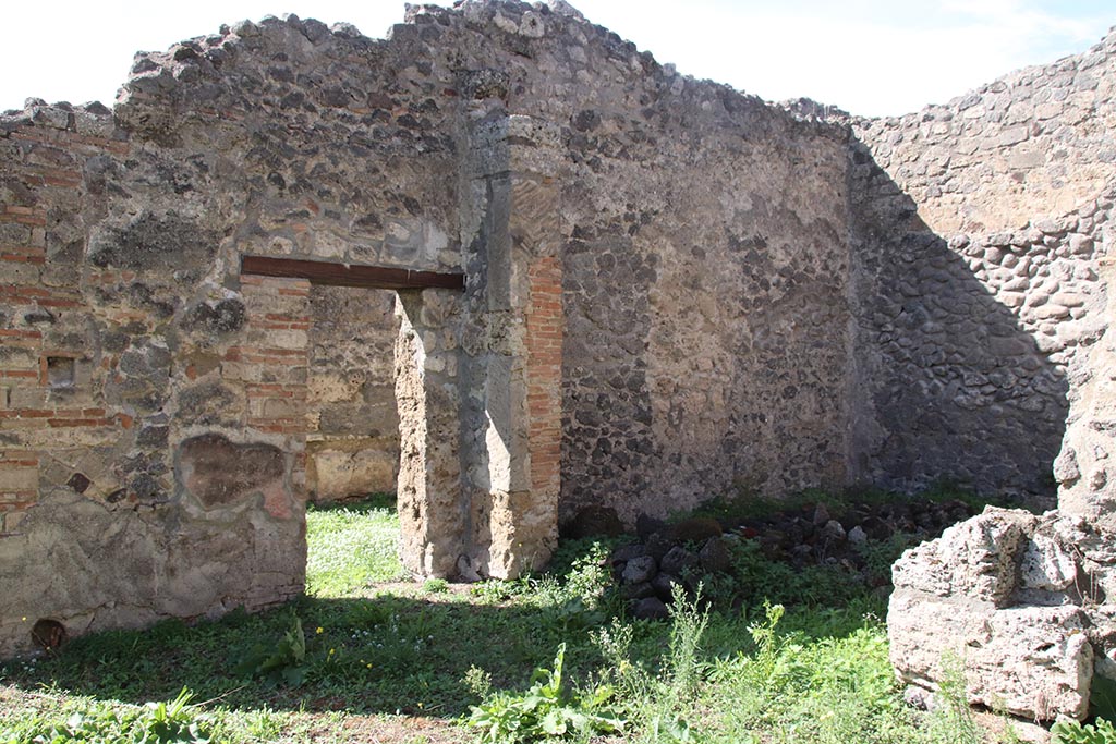 1.2.6 Pompeii. October 2024.
Doorway in west wall to atrium, looking towards west wall of exedra, on right. Photo courtesy of Klaus Heese.