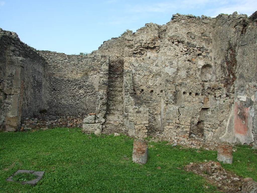 I.2.6 Pompeii. December 2006.. Exedra, steps, kitchen, storeroom and latrine on north side of peristyle.