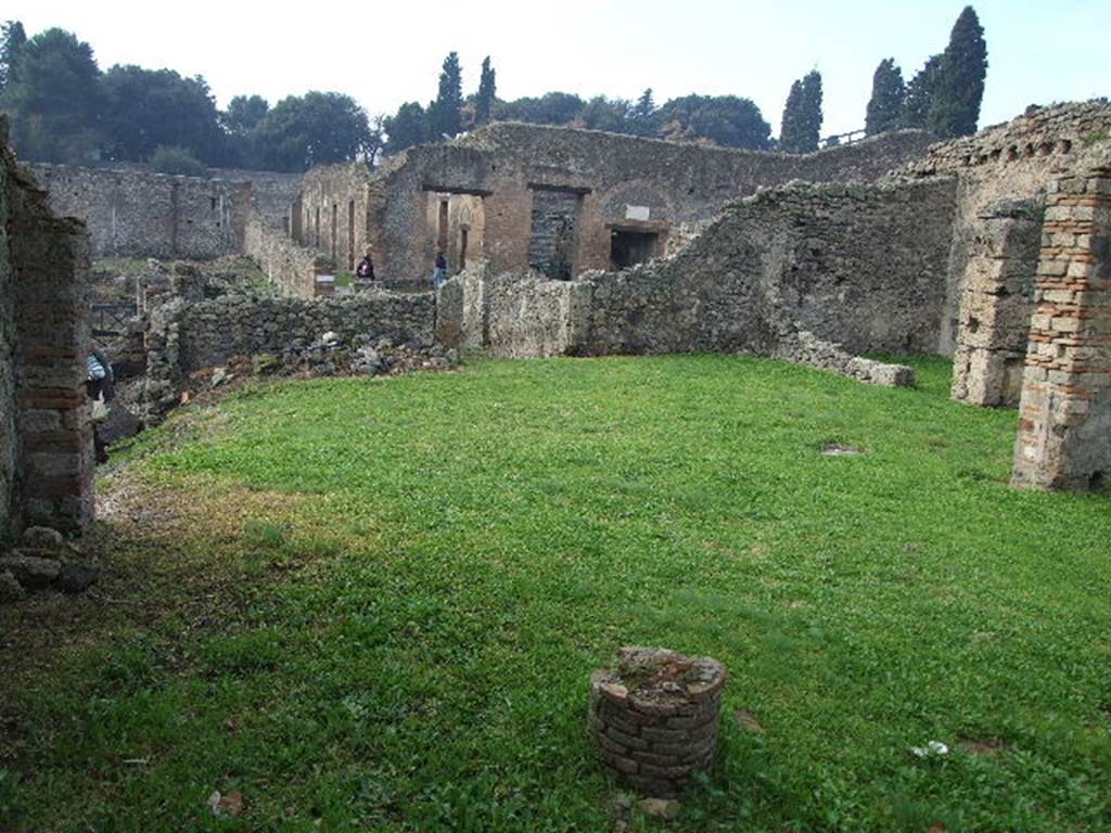 I.2.6 Pompeii. December 2006. Looking west, across remains of peristyle and atrium, towards the entrance, Via Stabiana and the Theatres.
The brown patch of grass on the left side of the picture, would have been near the area where the 2 Bronze Sistri (see below) would have been found.