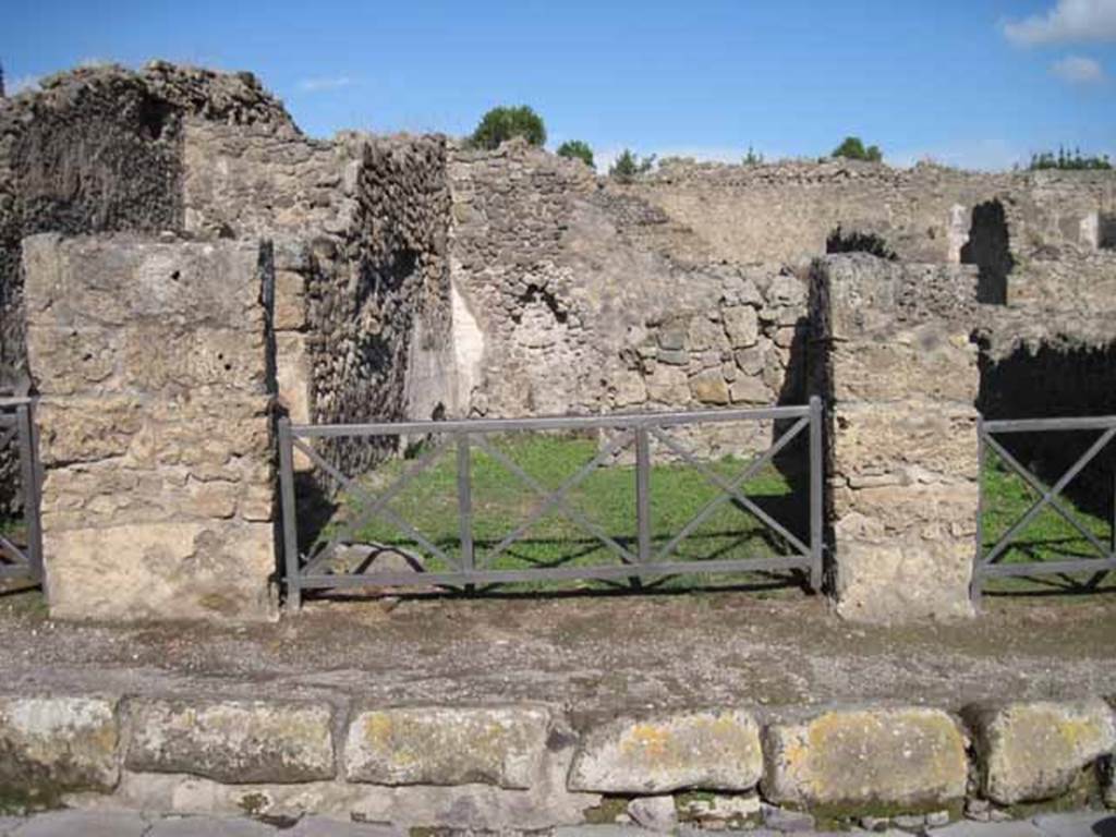I.2.7 Pompeii. September 2010. Looking east to entrance doorway from Via Stabiana.
Photo courtesy of Drew Baker. According to Warscher, quoting Fiorelli, I.2.7 – “Questa spaziosa bottega, che stando in communicazione con la seguente, aveva pure in fondo un locale illuminato da ampia finestra, tiene sulla destra parete graffita un’epistola, da cui può trarsi con probabilità il nome del padrone del luogo, (CIL IV. 3905, see below).
See Warscher T., 1935. Codex Topographicus Pompeianus: Regio I.2. (after no.19 ‘f’), Rome: DAIR, whose copyright it remains.
(translation: I. 2.7 – "this spacious shop, that was in communication with the following, had a room at the rear lit by a large window, found on the right wall an epistle graffito, from which could be drawn with probability the name of the owner of the place, (CIL IV. 3905, see below).