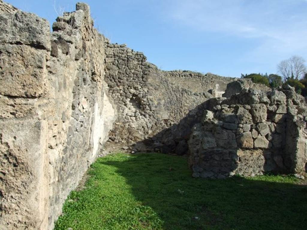 I.2.7 Pompeii. December 2007. East walls of shop and rear room. Possibly the shape of the window in the wall between both can be made out.