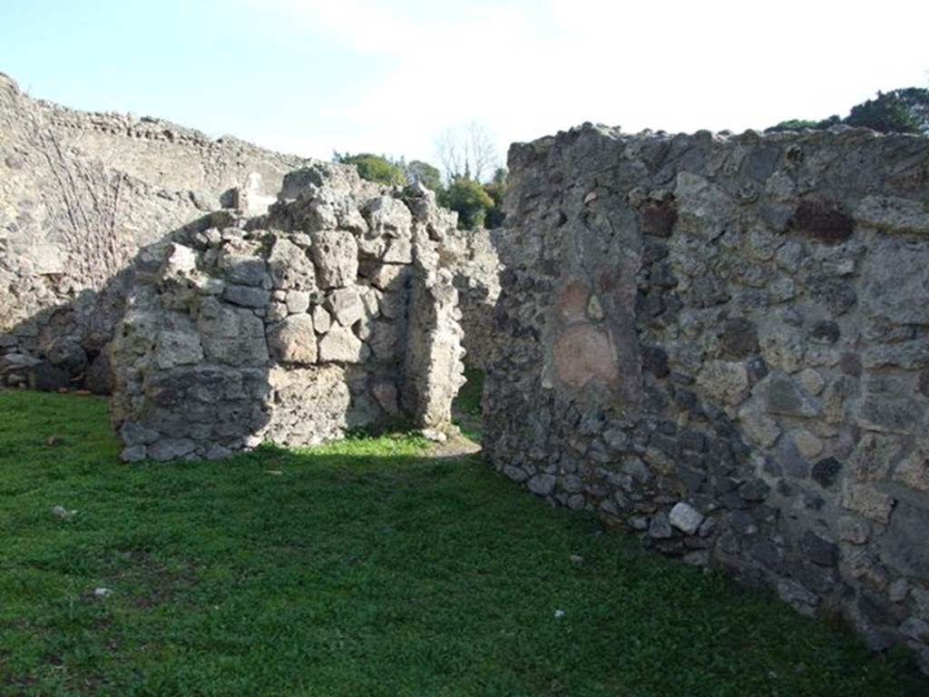 I.2.7 Pompeii. December 2007. South wall.
According to Fiorelli, graffiti was found on the right wall near a large window which lit the rear room.
Neither are now visible. The graffiti, which probably gave the name of the patron, read
HIRTIA PSACAS C HOSTILIO
CONIUGI SUO
CONOTI MANUDUCTORI IIT
CLIIMIINTI MONITORI FRATRI
IIT DIODOTII SORORI IIT FORTUNA
TO FRATRI IIT CIILIIRI SUIS
SALUTIIM SIIMPIIR UBIQUII
PLURIMA IIT PRIMIGIINIAII
SUAII SALUTIIM.
See Pappalardo, U., 2001. La Descrizione di Pompei per Giuseppe Fiorelli (1875). Napoli: Massa Editore. (p.35).