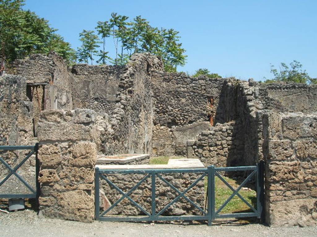 I.2.8 Pompeii. May 2005. Entrance on Via Stabia.