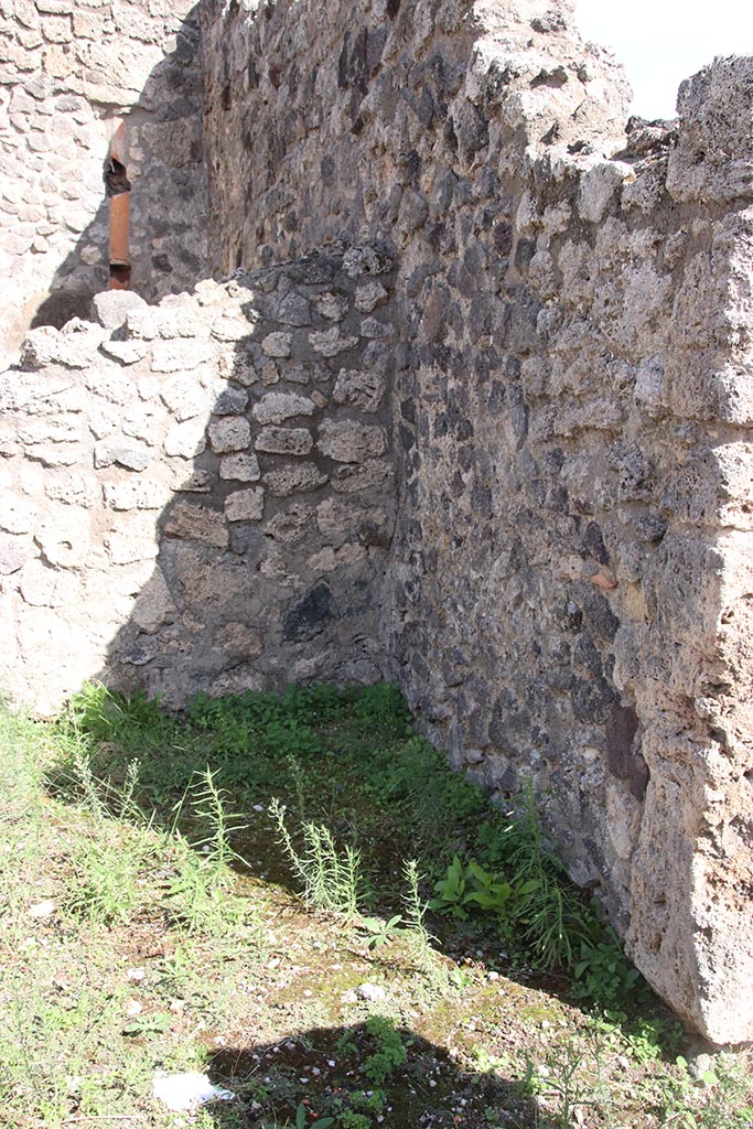 I.2.8 Pompeii. October 2024.
Looking east in south-east corner. Photo courtesy of Klaus Heese.