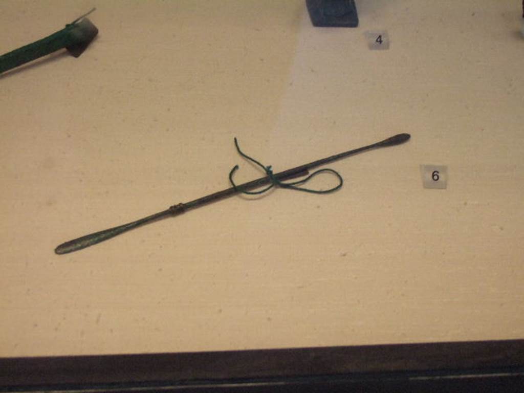 I.2.10 Pompeii. Found in cubiculum. Spatula. Now in Naples Archaeological Museum. Inventory number: 119203.