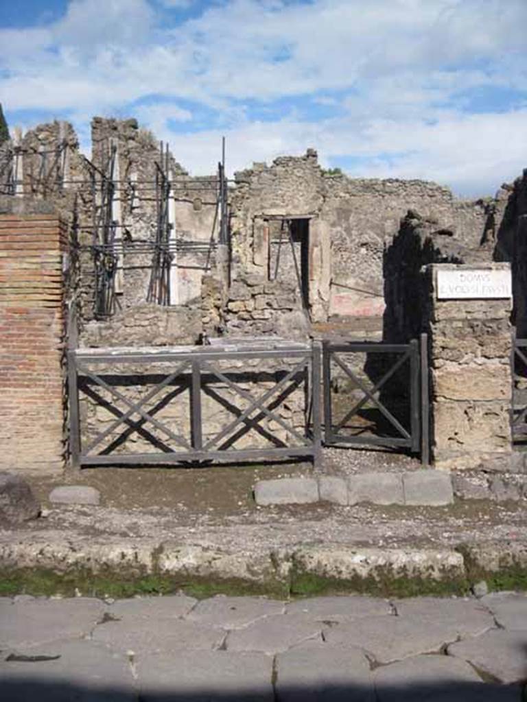 I.2.11 Pompeii. September 2010. Looking east to entrance doorway from Via Stabiana.
Photo courtesy of Drew Baker. Warscher described this, quoting Fiorelli, as – “1.2.11, una bottega con piccola cella nel fondo, ed un podio sul limitare della porta”.
See Warscher T., 1935. Codex Topographicus Pompeianus: Regio I.2. Rome: DAIR.