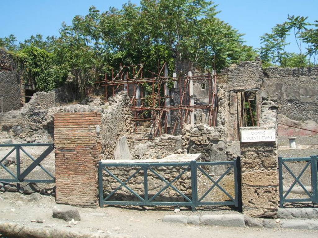 I.2.11 Pompeii. May 2005. Entrance, in centre. Looking east.