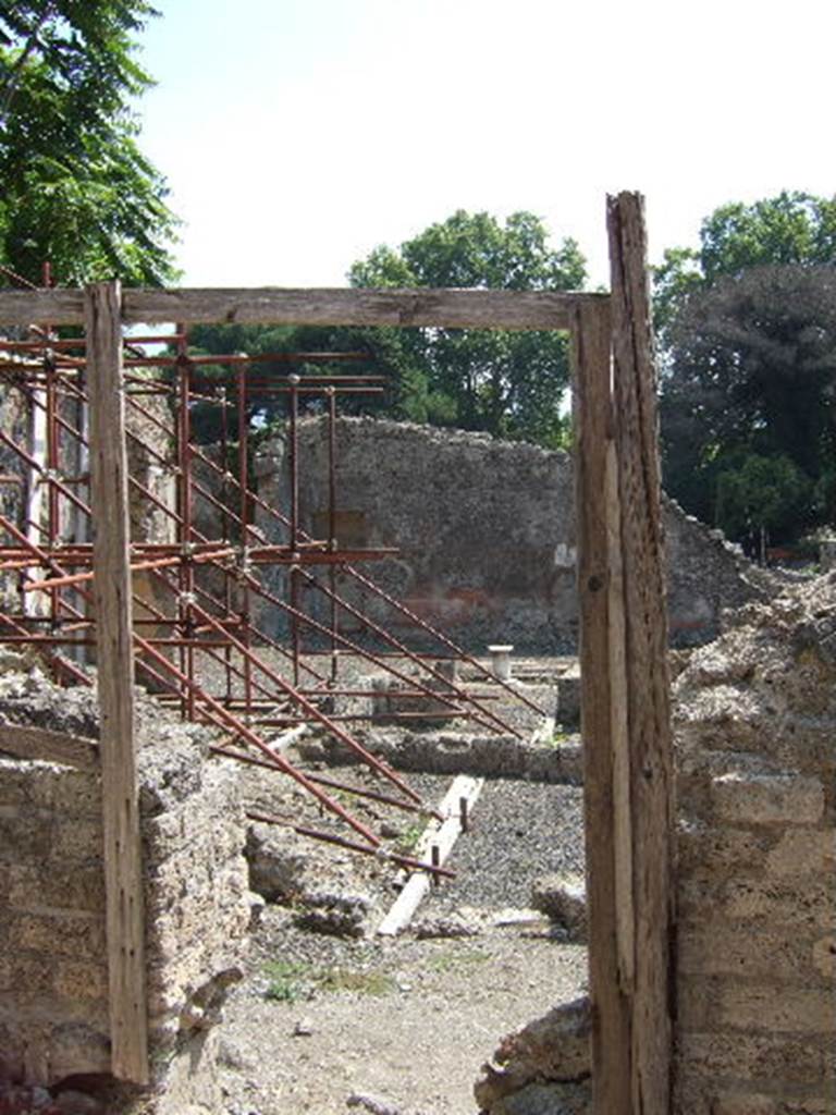 I.2.14 Pompeii. September 2005. Entrance of independent staircase to dwelling above thermopolium at I.2.13.
Warscher described this, quoting Fiorelli, as “I.2.14, gradinata indipendente, che menava a stanze sovrapposte alle botteghe 12 e 13”.
See Warscher T., 1935. Codex Topographicus Pompeianus: Regio I.2. Rome: DAIR.
(translation: "I. 2.14, independent staircase, which led to the rooms above the shops 12 and 13.”)