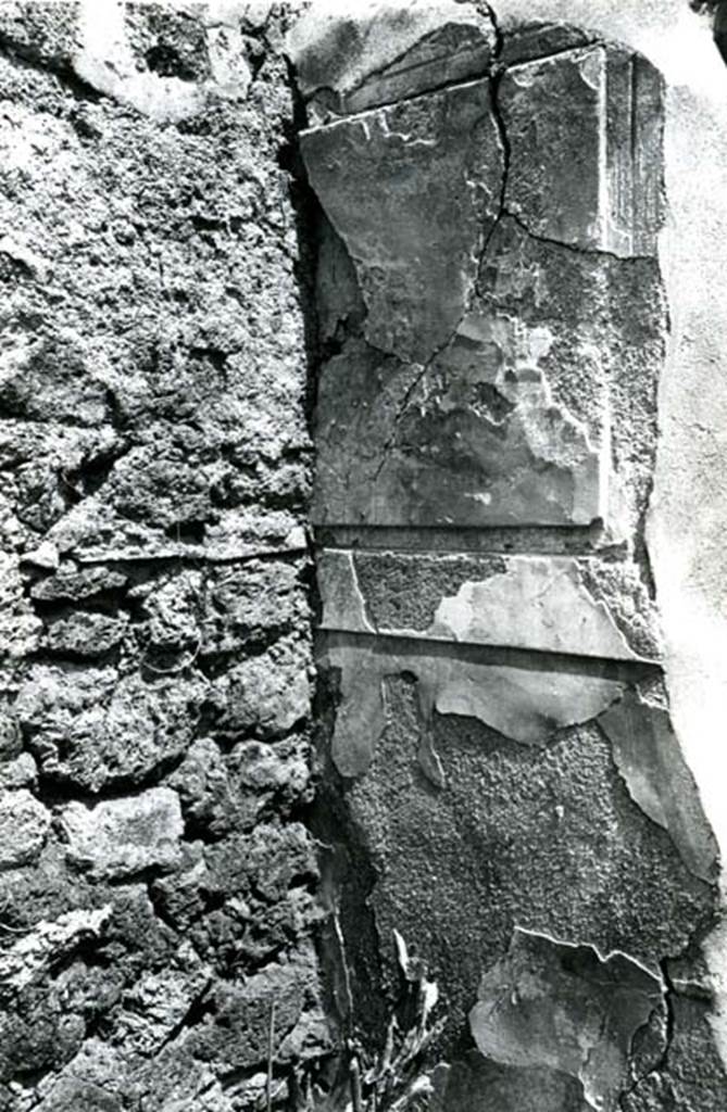 I.2.15 Pompeii. 1972. House, room, SN of corridor, detail SE corner. Photo courtesy of Anne Laidlaw.
American Academy in Rome, Photographic Archive. Laidlaw collection _P_72_10_5.