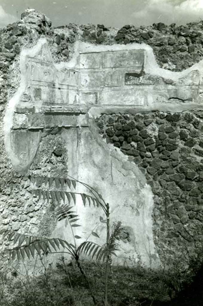 I.2.16 Pompeii. 1968. House, 2nd room, left of garden, NE corners. Photo courtesy of Anne Laidlaw.
American Academy in Rome, Photographic Archive. Laidlaw collection _P_68_5_4.