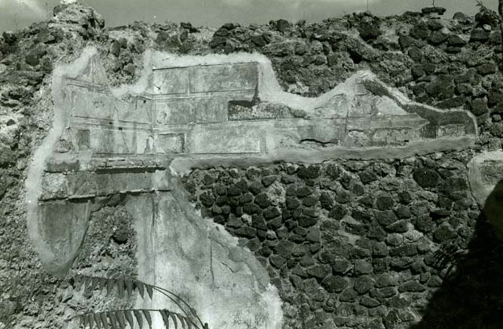 I.2.16 Pompeii. 1968. House, 2nd room, left of garden, NE corners, overall. Photo courtesy of Anne Laidlaw.
American Academy in Rome, Photographic Archive. Laidlaw collection _P_68_5_5.