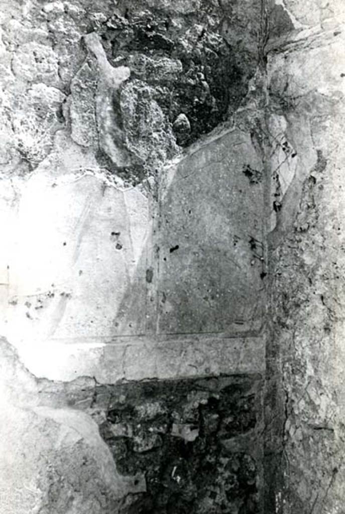 I.2.16 Pompeii. 1965. House, second room, left of garden, SE corners, overall view.
Photo courtesy of Anne Laidlaw.
American Academy in Rome, Photographic Archive. Laidlaw collection _P_65_2_22.