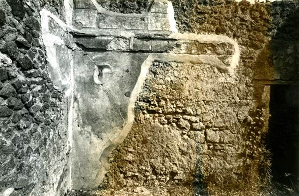 I.2.16 Pompeii. 1969. House, cubiculum g, right S wall. Photo courtesy of Anne Laidlaw.
American Academy in Rome, Photographic Archive. Laidlaw collection _P_69_10_33A.