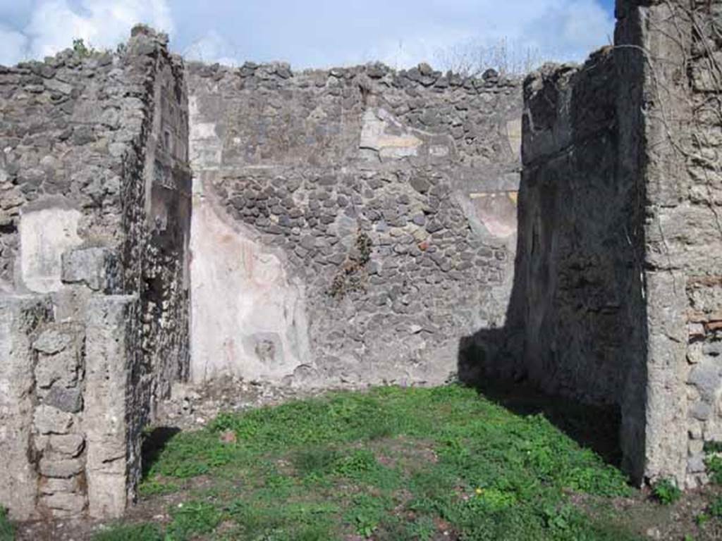 1.2.16 Pompeii. September 2010. Doorway to room 4, oecus, looking east.
Photo courtesy of Drew Baker.