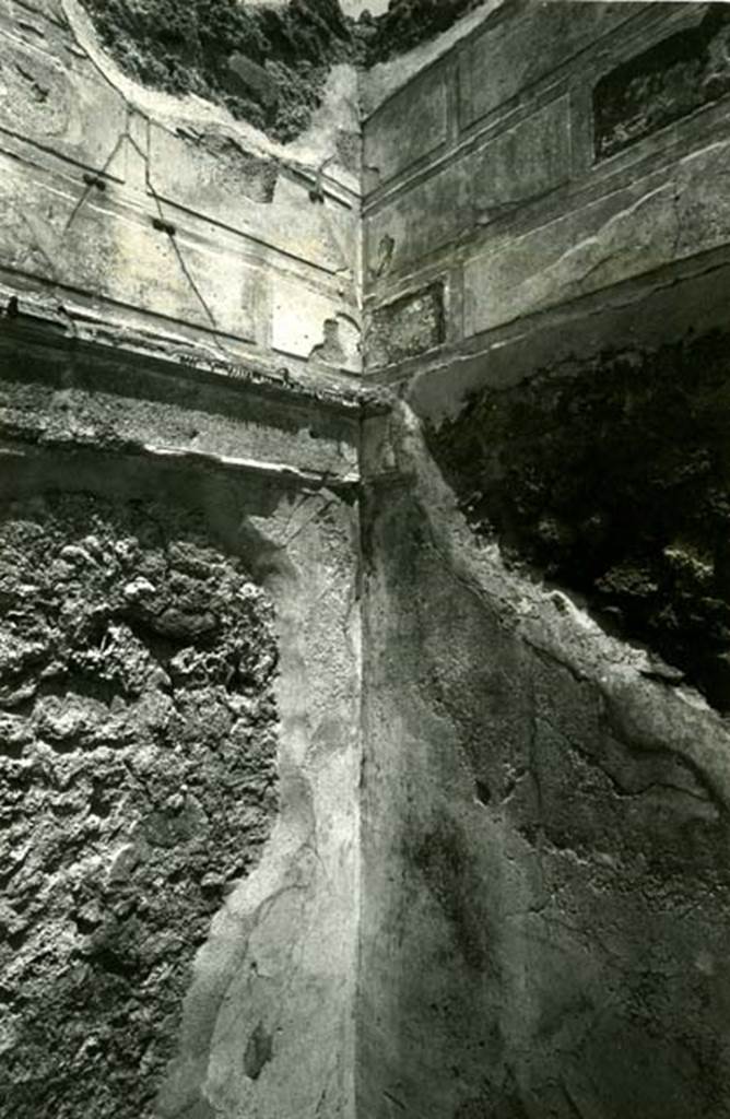 I.2.16 Pompeii. 1969. House, exedra F, left N wall and NE corner. Photo courtesy of Anne Laidlaw.
American Academy in Rome, Photographic Archive. Laidlaw collection _P_69_10_29A.