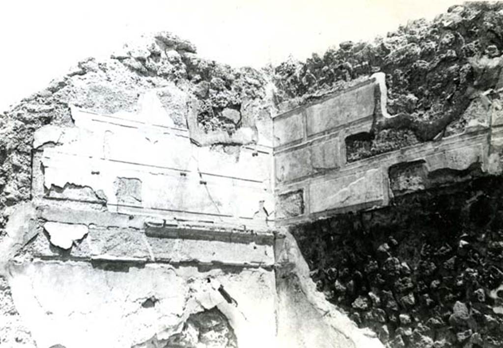 I.2.16 Pompeii. 1965. House, cubiculum g, described as SE corner, overall view, (but should read NE corner) . Photo courtesy of Anne Laidlaw.
American Academy in Rome, Photographic Archive. Laidlaw collection _P_65_2_23 AAR.