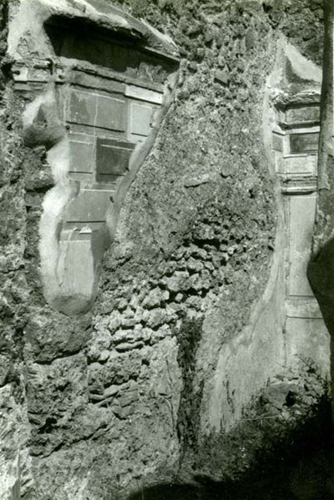 I.2.16 Pompeii. 1968. House, cubiculum g, left N wall, overall view. Photo courtesy of Anne Laidlaw.
American Academy in Rome, Photographic Archive. Laidlaw collection _P_68_5_1.