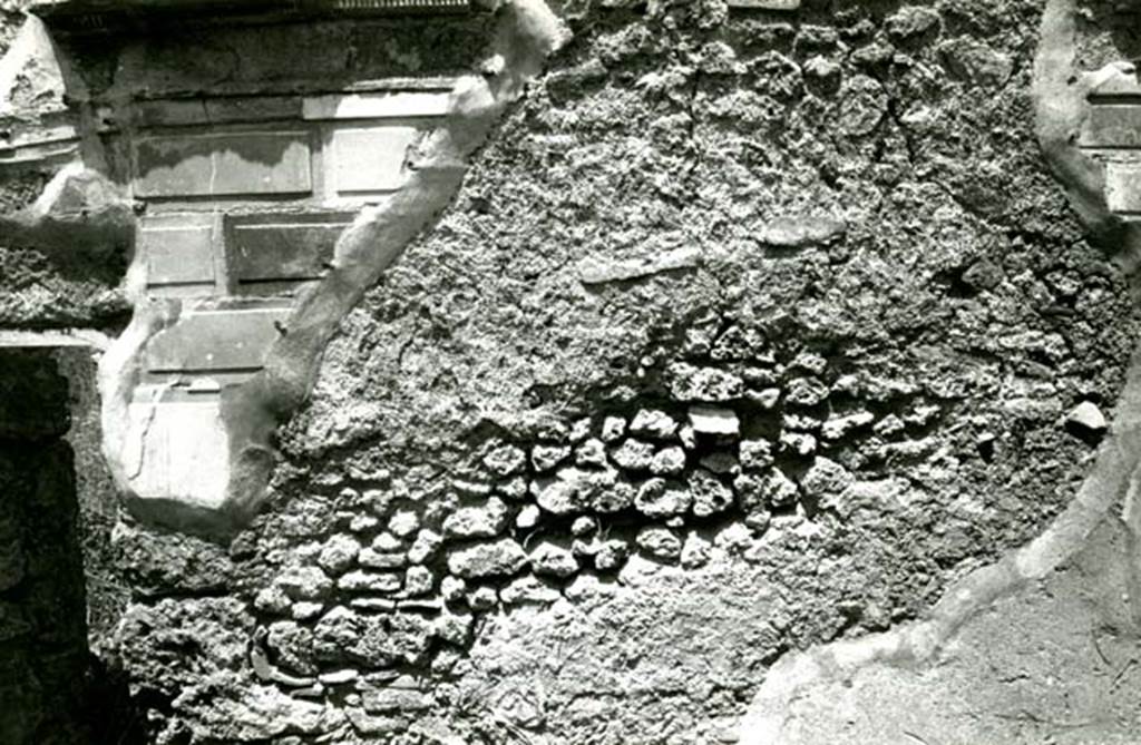 I.2.16 Pompeii. 1969. House, cubiculum g, left N wall. Photo courtesy of Anne Laidlaw.
American Academy in Rome, Photographic Archive. Laidlaw collection _P_69_10_1A.