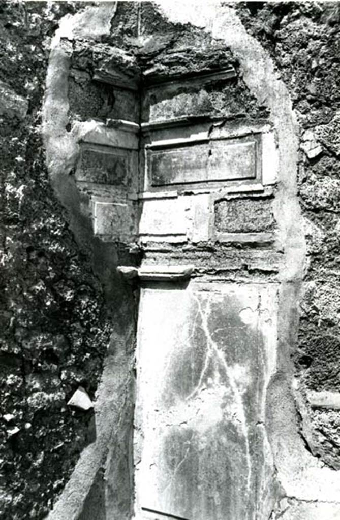 I.2.16 Pompeii. 1972. House, cubiculum g, NE corner. Photo courtesy of Anne Laidlaw.
American Academy in Rome, Photographic Archive. Laidlaw collection _P_72_9_36.