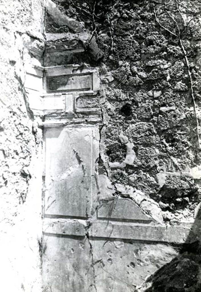 I.2.16 Pompeii. 1965. House, cubiculum g, NE corner, detail. Photo courtesy of Anne Laidlaw.
American Academy in Rome, Photographic Archive. Laidlaw collection _P_65_2_25.