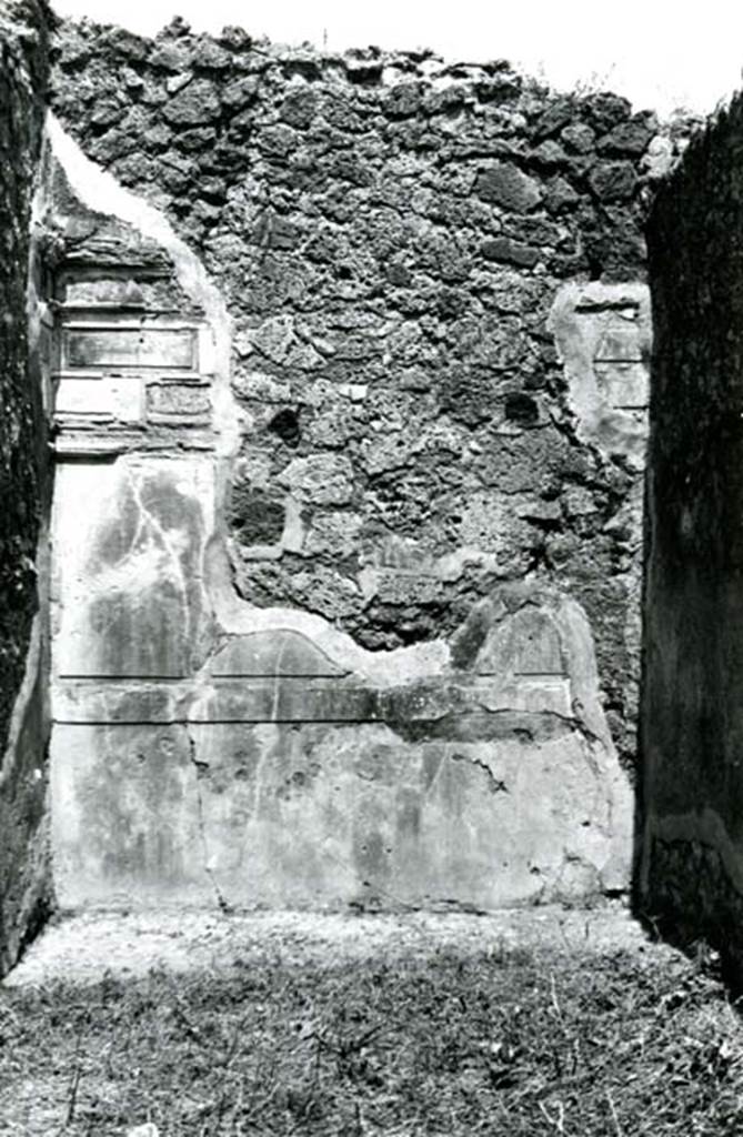 I.2.16 Pompeii. House, cubiculum g, back E wall. Photo courtesy of Anne Laidlaw.
American Academy in Rome, Photographic Archive. Laidlaw collection _P_72_9_37.