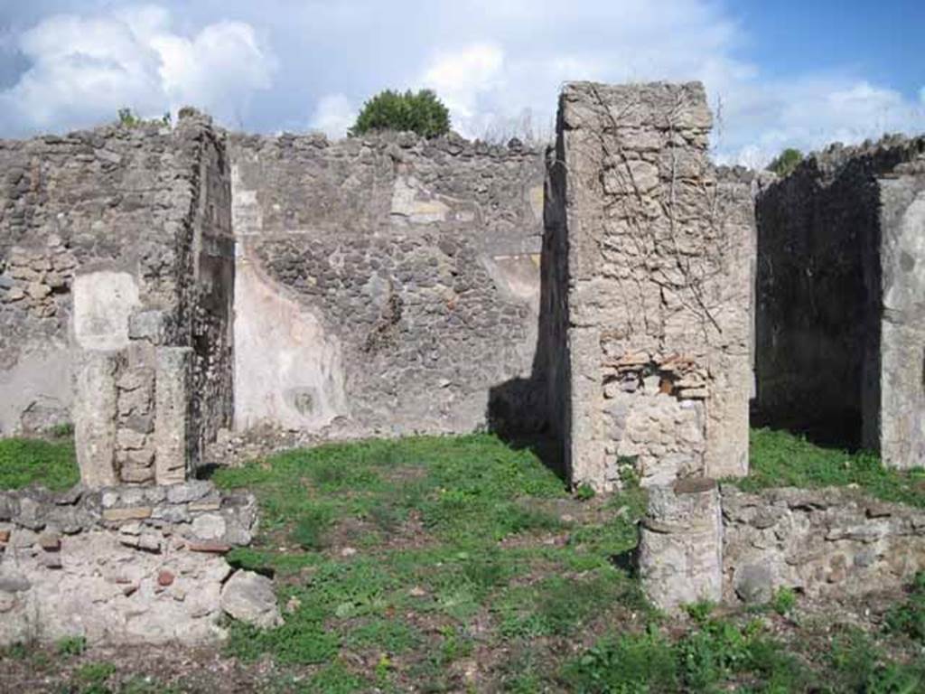 1.2.16 Pompeii. September 2010. Looking east from garden area, towards doorways to rooms 3, 4 and 5. Photo courtesy of Drew Baker.