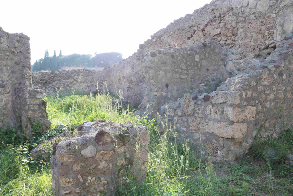 I.2.20 Pompeii. September 2018.
Looking west towards entrance doorway, on right. On the left is the entrance to I.2.21. Photo courtesy of Aude Durand.