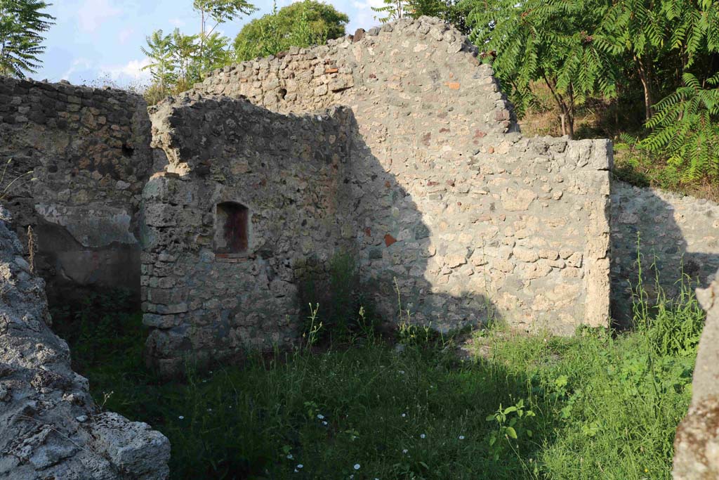 I.2.22 Pompeii. September 2018.
Room 1, looking towards north-east corner with entrance doorway, on right. Photo courtesy of Aude Durand.