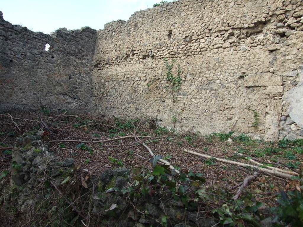 I.2.28 Pompeii. December 2006. Looking west towards north-west corner, over the peristyle garden towards site of garden triclinium.