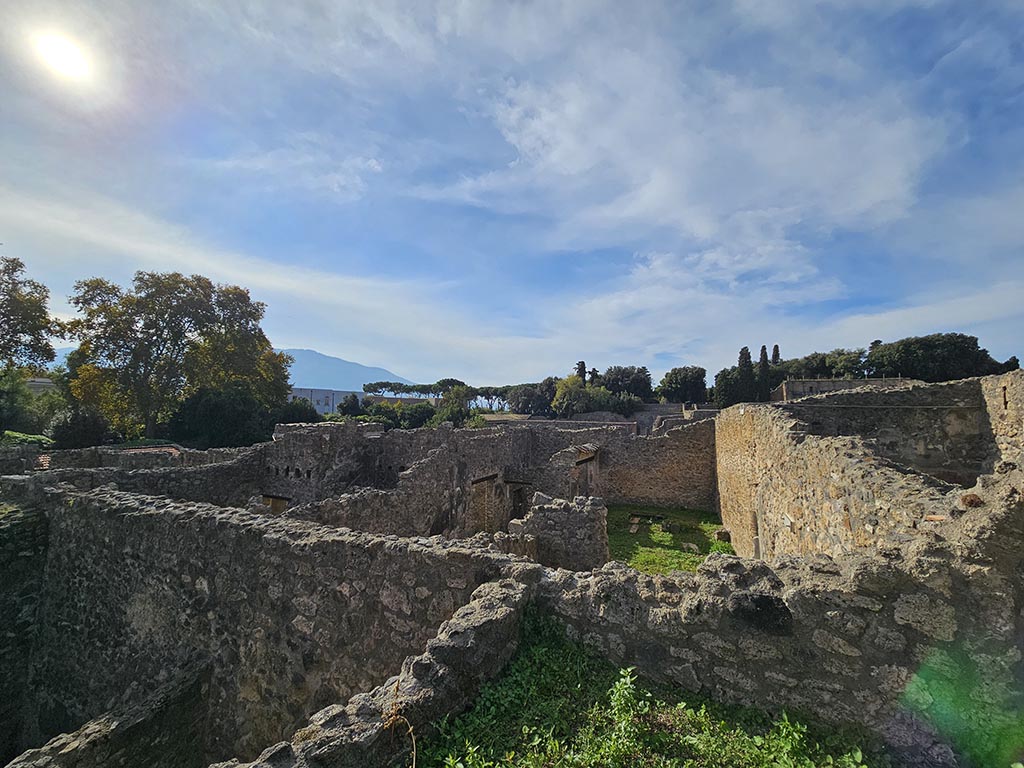 I.2.28 Pompeii. November 2024.
Looking west along the north side, centre right, towards triclinium in peristyle garden area, photo taken from I.2.20.
Photo courtesy of Annette Haug.
